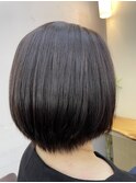 きれいにまとまるショートボブ／縮毛矯正