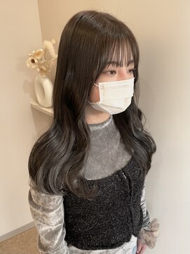 クム(QUMU) レイヤー×透明感グレージュカラー