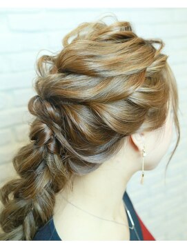 ナンバー イル デュッカ 札幌(N° il duca) 結婚式、謝恩会、パーティなどにお勧め◎〔ヘアセット〕〔札幌〕