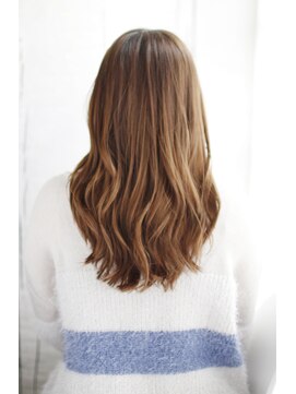 シュシュット(chouchoute) 小顔セミウェットウェーブハイライトカラー美髪オリーブカラー70