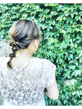 ブラウ ネイル パーティー(Blau Nail Party) ゴムのみポンポンヘアアレンジ