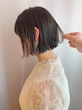 ステアケース 武蔵小杉店(stair:case) 大人かわいい黒髪前下がりボブ切りっぱなし外ハネボブ
