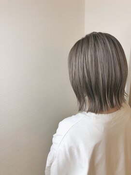 ルッソ(Lusso) ☆切りっぱなしボブ　ホワイトベージュ☆