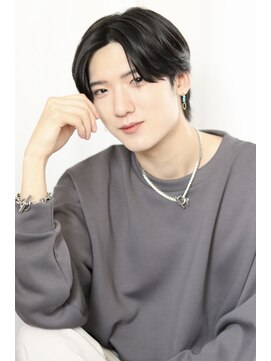 シロフ シブヤ(shirof shibuya) メンズ人気No.1韓国風「ナチュラルセンターパート」