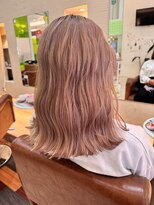 ヘアーデザイン ラクーナ(hair design La cuna) ピンクベージュ/ハイトーンカラー/切りっぱなし