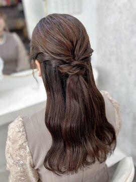 ラビス(Lovis) 黒髪カタログ/ボブルフ/ネビージュ/小顔に見せるヘア/ワンレン