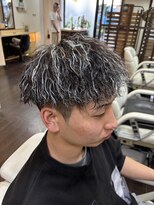 マモル(MAMORU)&nbsp;ツイストパーマ×ホワイトメッシュ