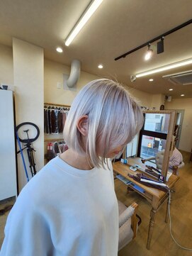 ミラシィ 成田(Mirashy) ハイライトカラーミルクティーベージュレイヤーカット