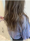 大串弥生◎グレーベージュ×ハイライト