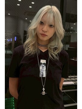 ソワンドゥブレスシエン 堀江店(soin de brace CIEN) ホワイトカラー × アイスブルー[堀江/髪質改善]