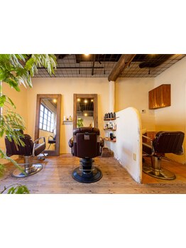 《守る縮毛矯正》上質の酸性ストレートで、髪への負担を最小限に抑えながら理想のツヤ髪に導きます。