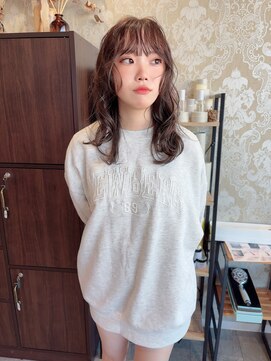 コテ巻きで作るゆるふわミディアムヘア