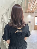 カミエ(kamie) セミロングのグレージュ×上質な艶感で叶える大人っぽさ