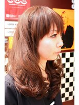 アンプ(Amp) ゆるふわでフェミニンスタイル