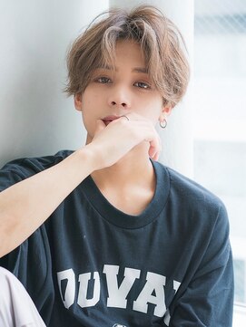 アリエッタ アザブ(ARIETTA AZABU) センターパート　ソフトマッシュ　無造作パーマ　くすみベージュ