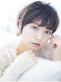ふわっと無造作な動きの甘辛ショート