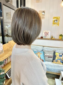 ハンズ(HANDs) 《30代40代おすすめ》カーキグレージュボブ白髪ぼかし