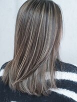 マリアナ(Mariana)&nbsp;ハイライトショートヘアレイヤーカットダブルカラー