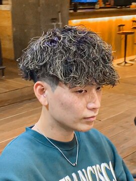 ミオ ベガ(Mio'' VEGA) 刈り上げ高め波巻きパーマ