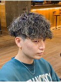 刈り上げ高め波巻きパーマ
