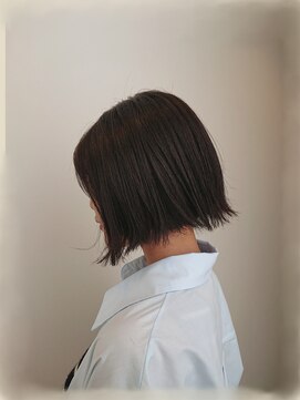 ブリリア(Brillia) 黒髪きりっぱなしショートボブ