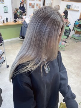 オリビアヘアー(OLIVIA HAIR) 大人かわいいホワイトグレーバレイヤージュ