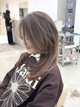 ニュート(Neut ) レイヤーカットハッシュカットミルクティーベージュ