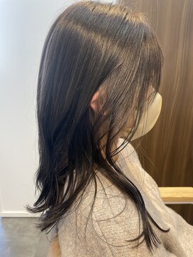 リノ 金山(Rino) デザインカラー/レイヤーカット/ウェットヘア/オリーブベージュ