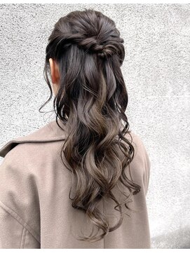 マノハル(MANOHARU) スーパーロング　お呼ばれツヤ感ハーフアップ