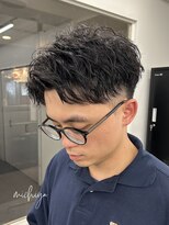 アンドメゾンオム(&Maison. homme)&nbsp;センターパート/ニュアンスパーマ/毛流れパーマ/波巻きパーマ