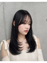 アルテ(ARTE)&nbsp;艶感暗髪ミディアムレイヤー顔周り小顔ヘア韓国風スタイル表参道