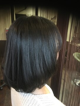 ヘアーエヌプラス (HAIR N+) シンプルなミディアムボブ