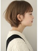 ふんわり丸み耳掛けショートヘア