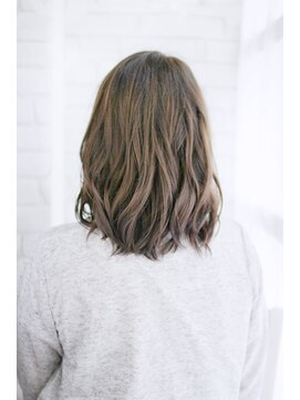 リーニアプラスエヌ(LINHA +n) 20代30代40代 抜け感ショートバング【長浜】