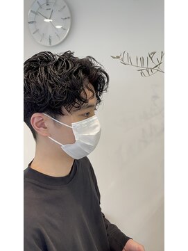 ロミーオム 本厚木(ROMMY. Homme) ハイカールパーマでお洒落に