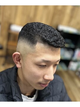 ピシャッとニ代目銀二郎 パンチパーマ