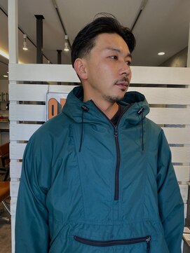 グッドプレイスアンドシング(Good Place&thing) メンズカット刈り上げセンターパートテーパーフェードスキン