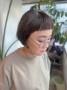 スー(suu) オン眉ショートカット丸みショートボブマッシュショート前髪あり