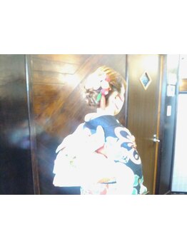 成人式や卒業式、結婚式の際の振袖・袴・浴衣の着付け可能！お電話にてお気軽にお問い合わせください。