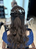 アフロート トウキョウ(AFLOAT TOKYO) 【高木美緒】くるくるヘアが可愛いハーフアップアレンジ