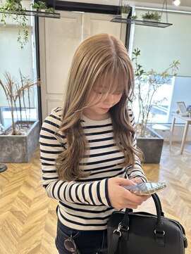 ヤテ(yate') 寒色ベージュ