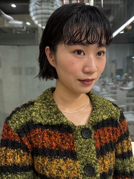 オーオ シカシカ(OOO YY) 黒髪ボブパーマで洒落感とモード感を