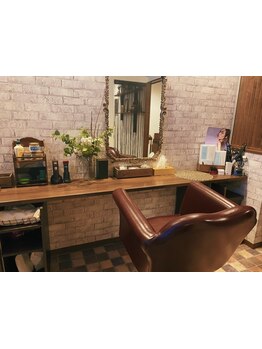 心地よいプライベート空間で、髪と頭皮を徹底的にケア。リラックスしながら美髪を手に入れよう♪