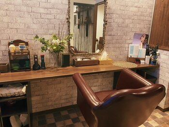 ヘッズ(heeee's)の写真/心地よいプライベート空間で、髪と頭皮を徹底的にケア。リラックスしながら美髪を手に入れよう♪