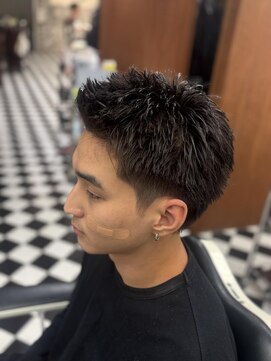 フランクス バーバー ウエストトウキョウ 吉祥寺店(FRANK’S BARBER WEST TOKYO) 波巻きツイストスパイラルリバースセンターパートニュアンスパT