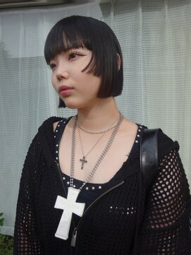 ニウ(NIU) 顔周りカットで差のつくシンプルボブ