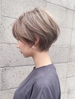 ミーク(meak) 首長見え 前下がりショートボブ