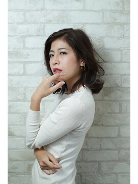 クロワール(Croire) 切りっぱなし☆鎖骨でゆれるウエットロブ