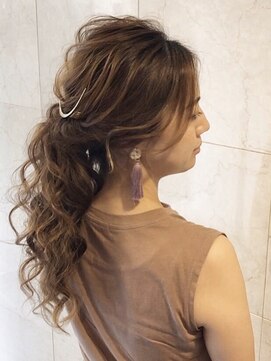 ヘアイズム ブランシュ(hair-ism BLanCHe) カジュアル ローポニー