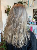 ヘアーサロン プアメリア(Puamelia)&nbsp;ホワイトブロンドハイトーンブリーチブロンドカラー艶カラー